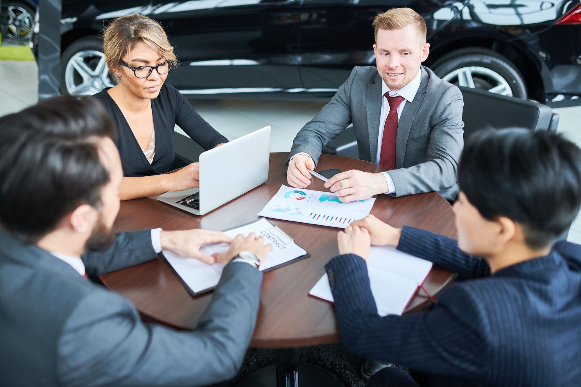 People meeitng in a boardroom